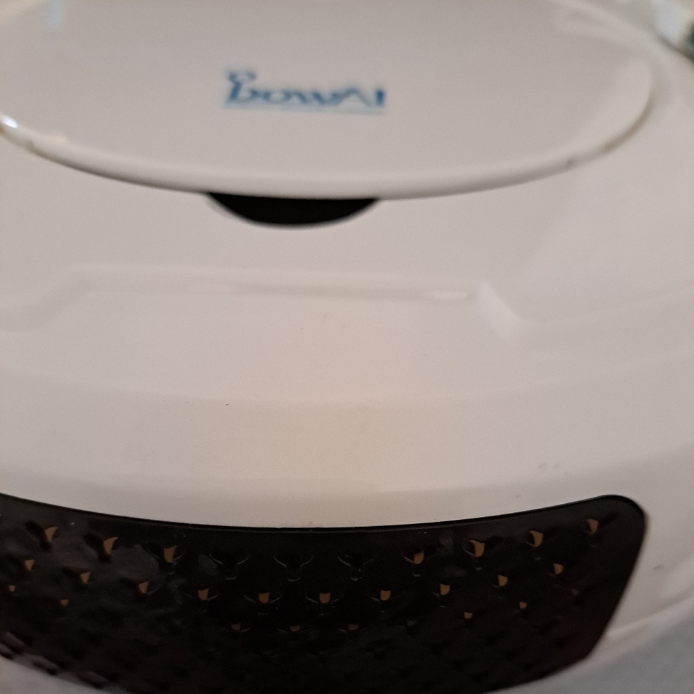 Mini robot vacuum with charger